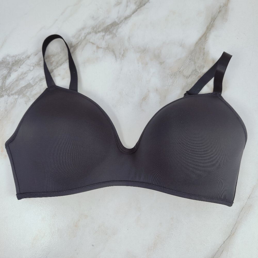 SHEIN Black Lightly Lined Molded Cups Wirefree Wireless Bra Bralette, Sz 38C